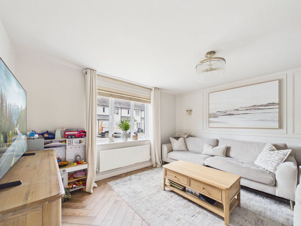 Property photo 3 of 28