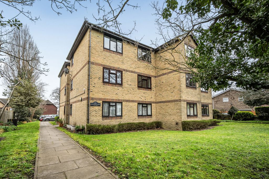 Property photo 1 of 11 1429831-12-69B836...