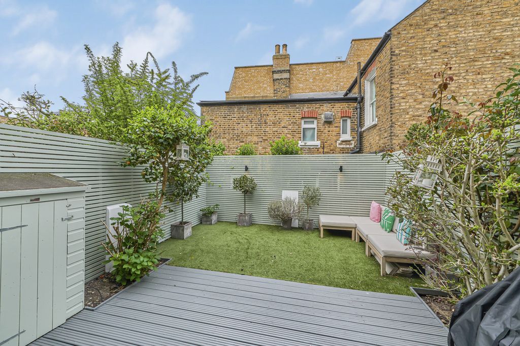 Property photo 2 of 26