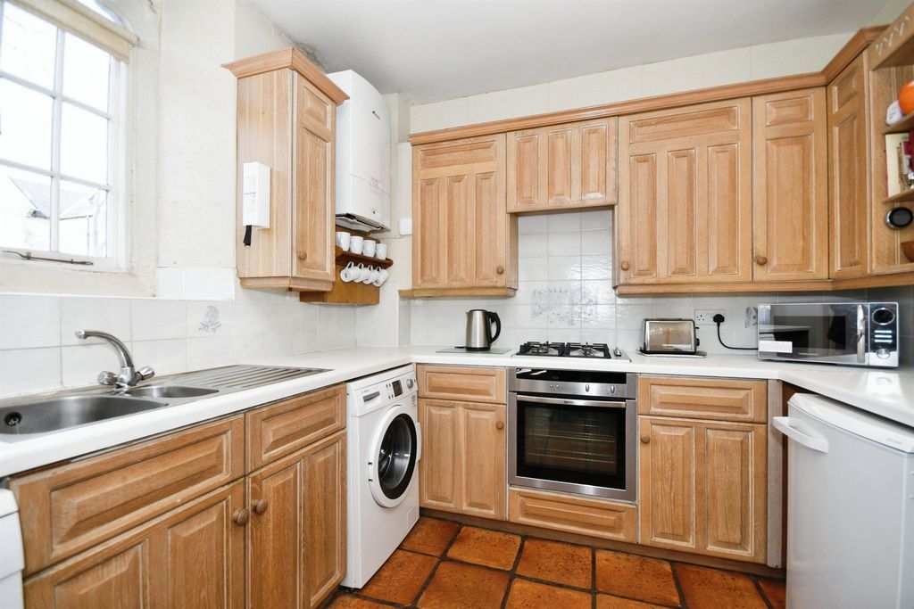 Property photo 3 of 12