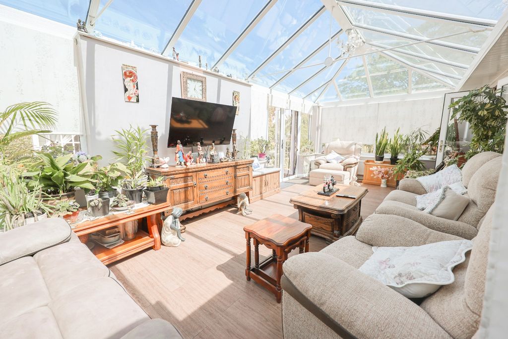 Property photo 2 of 24 5335453