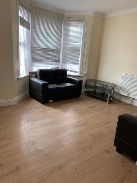 Property photo 1 of 13 Lounge