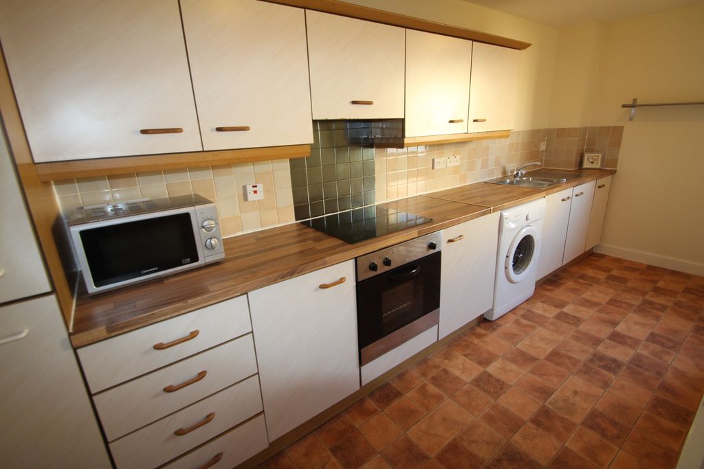 Property photo 3 of 8 Kitchen