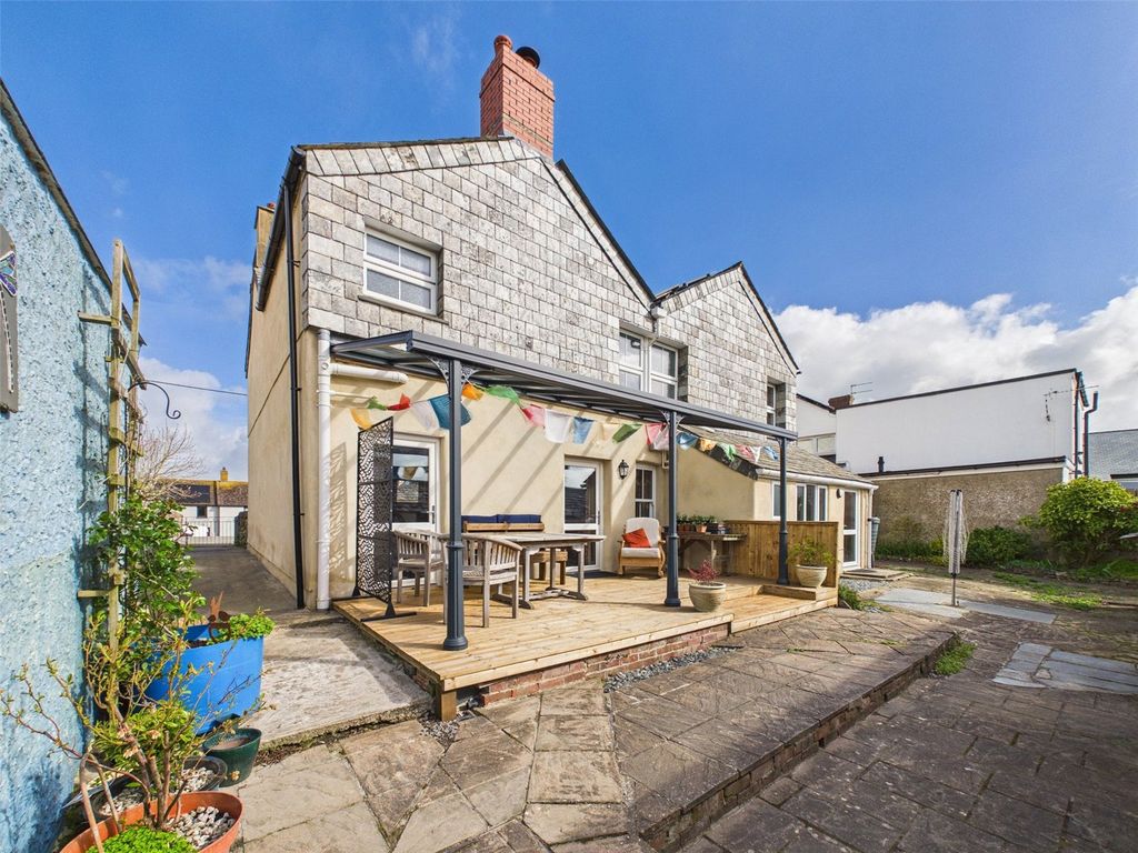 Property photo 2 of 22 Picture No. 17