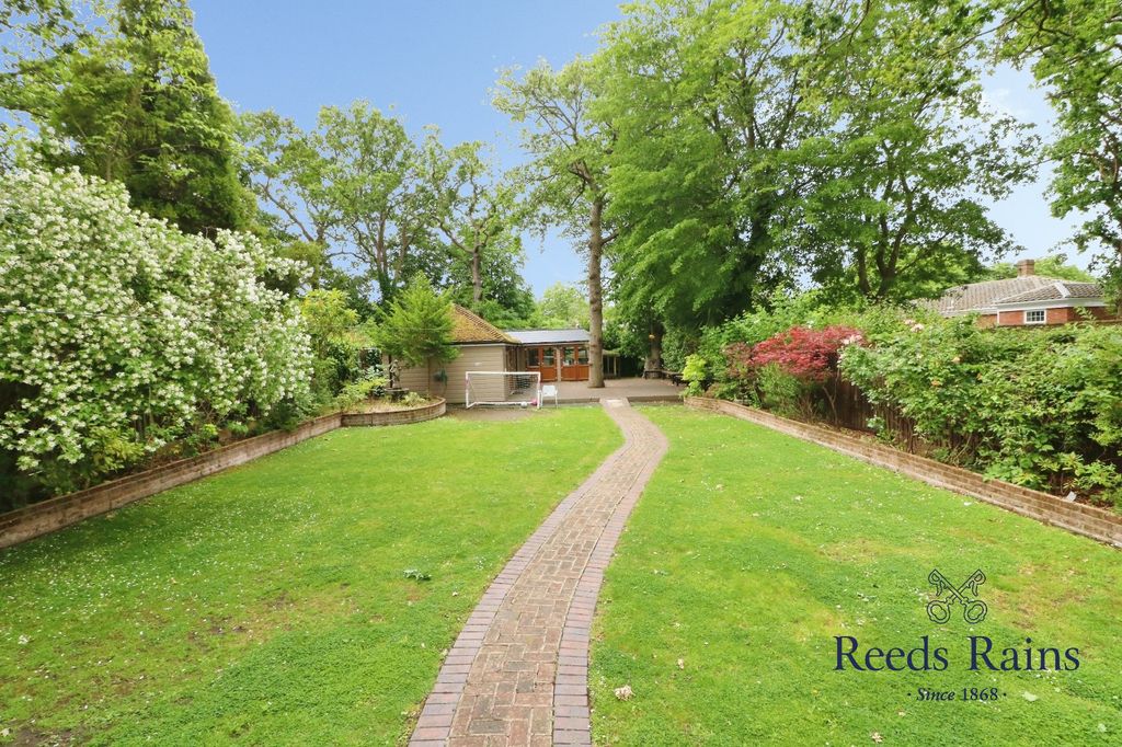 Property photo 2 of 50 Picture No. 46