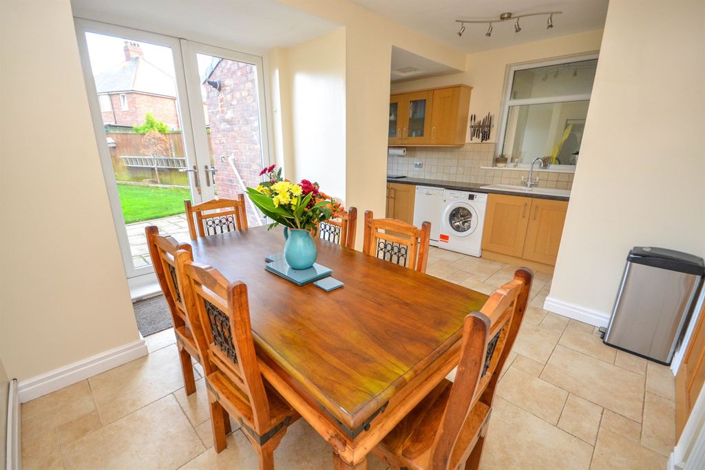 Property photo 3 of 25 Kitchen Diner