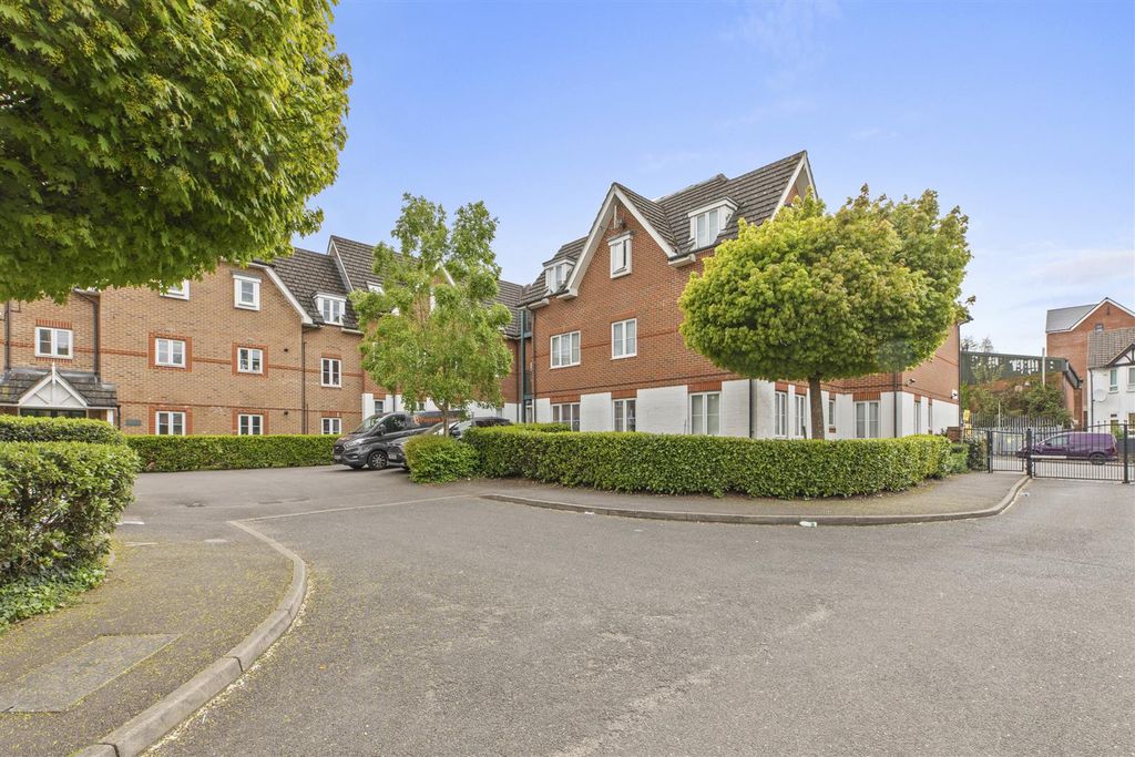 Additional image 9 of 1 bed flat for saleTavistock Mews, High Wycombe HP12