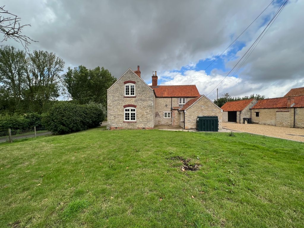 Property photo 2 of 23