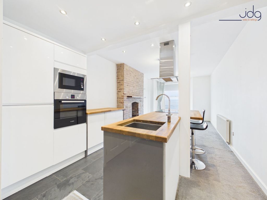 Property photo 1 of 19 Kitchen