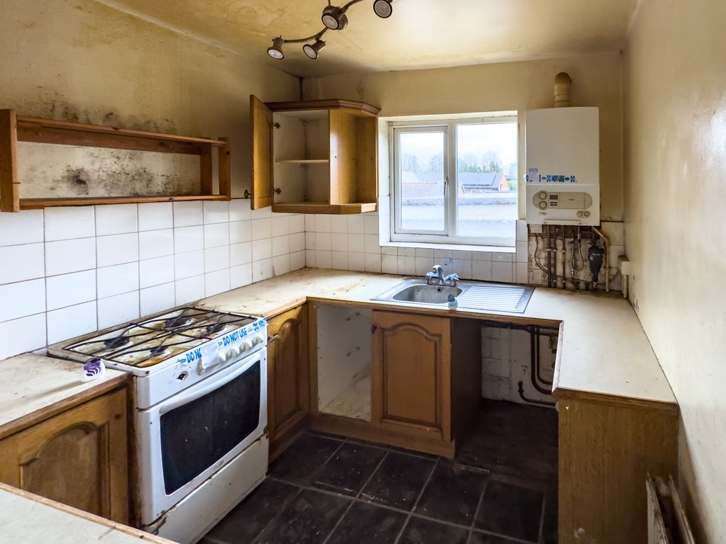 Property photo 3 of 7 Kitchen