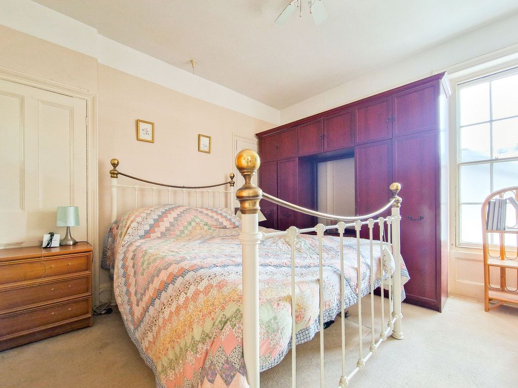 Property photo 3 of 33