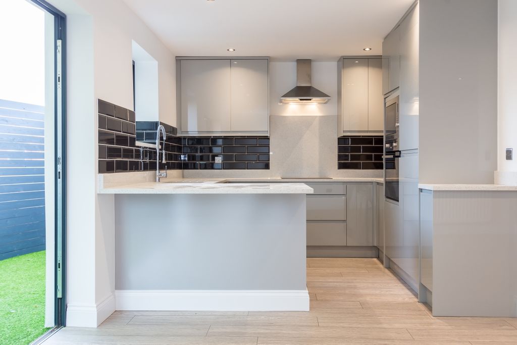 Property photo 3 of 10 Photo 04