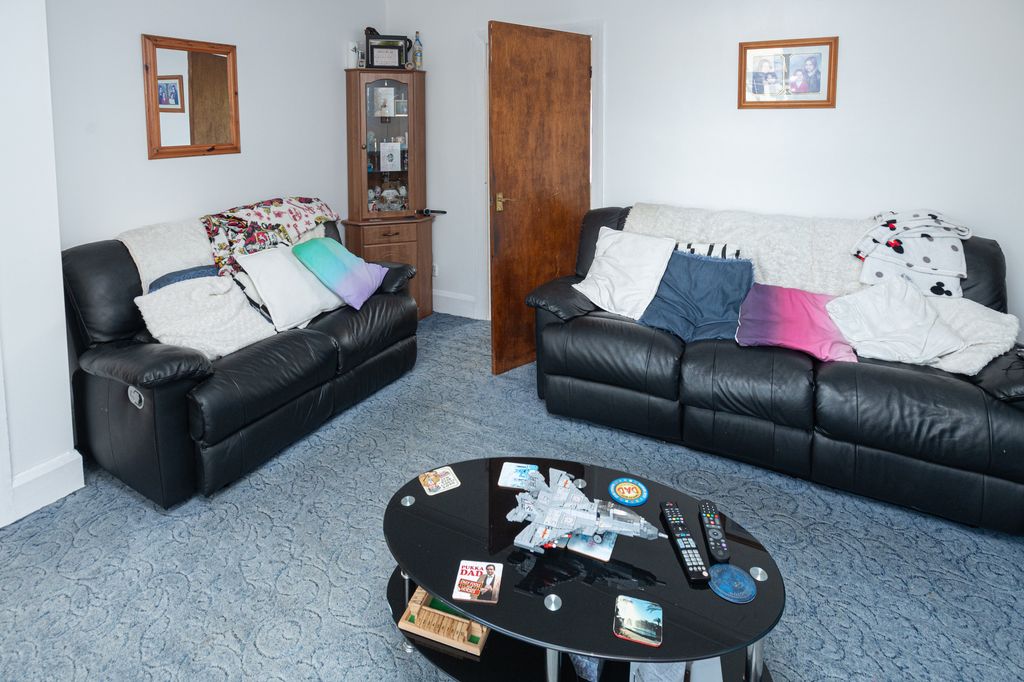 Property photo 3 of 37