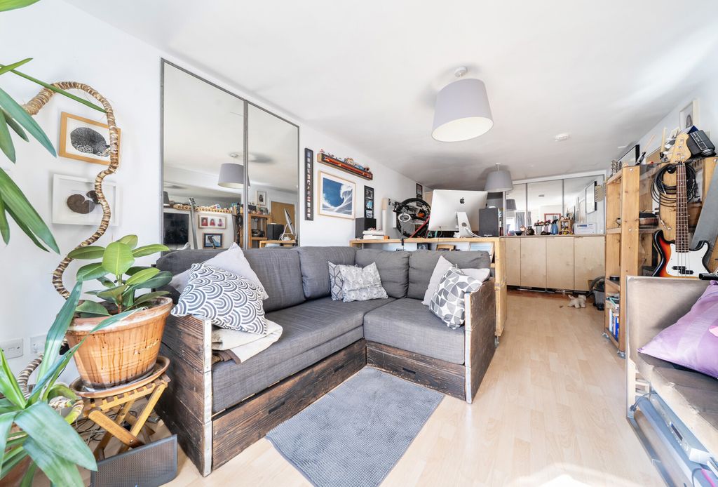 Property photo 1 of 14 1467573-12-6A19B9...