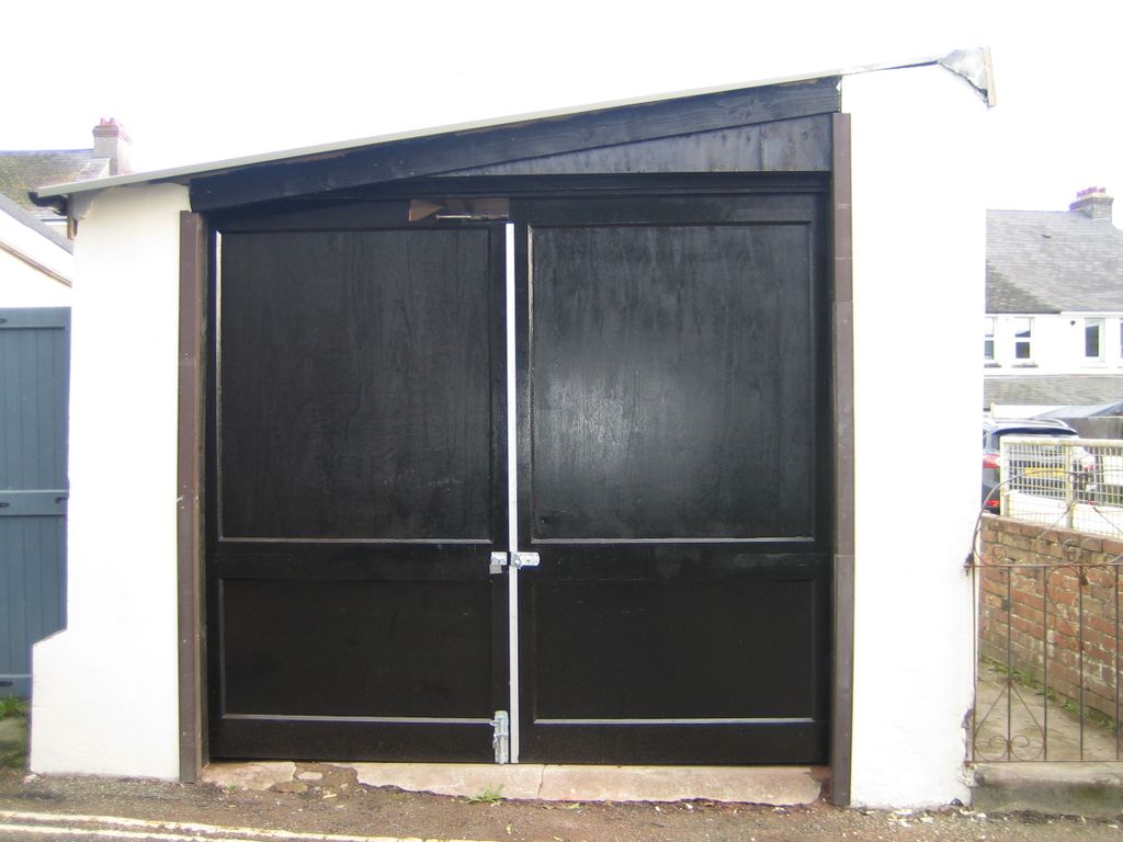 Property photo 1 of 2