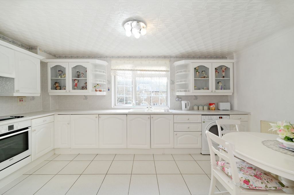 Property photo 2 of 13 4