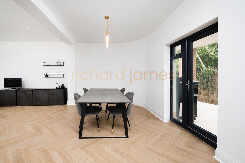 Property photo 3 of 21 3.Png