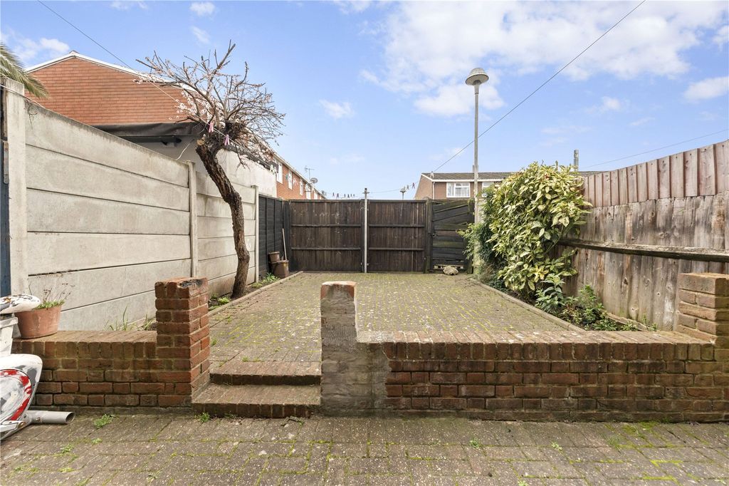 Property photo 2 of 17 Picture No. 22