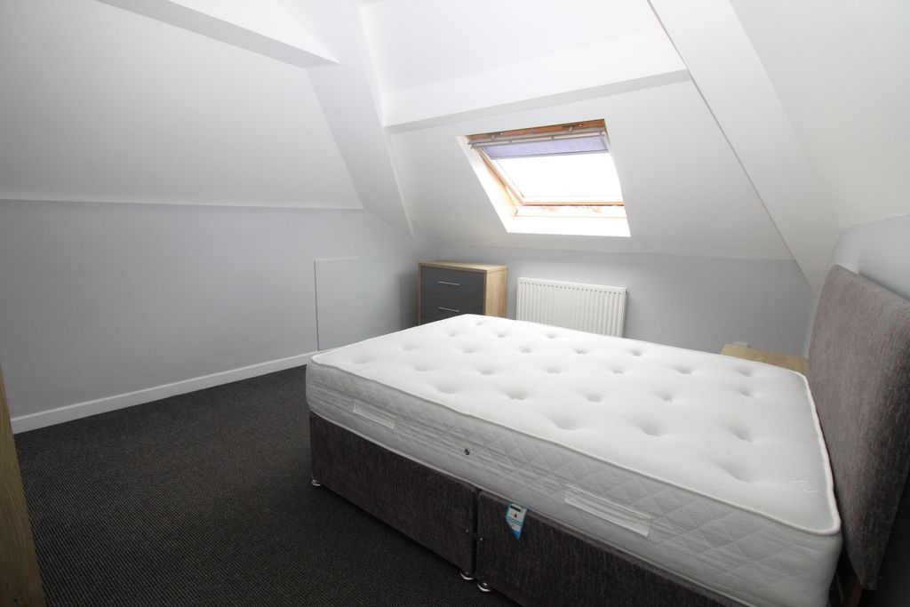 Property photo 2 of 28 Bedroom