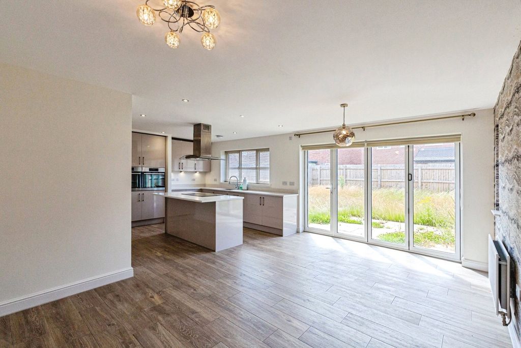 Property photo 3 of 25 Photo