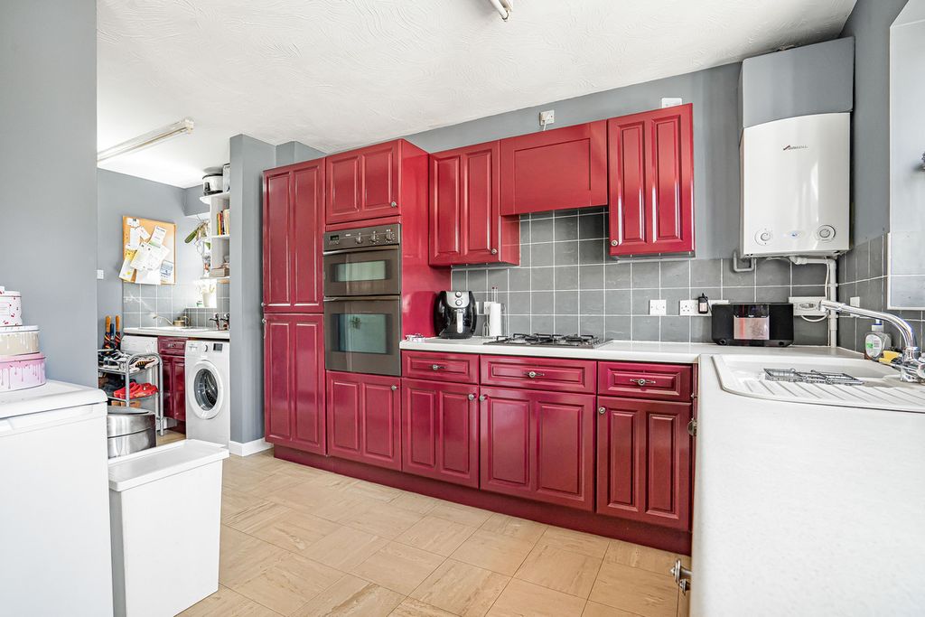 Property photo 2 of 27