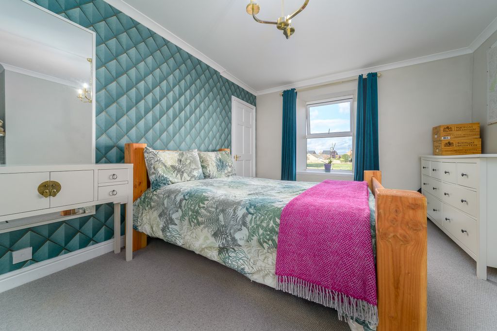 Property photo 3 of 23 Bed One-1