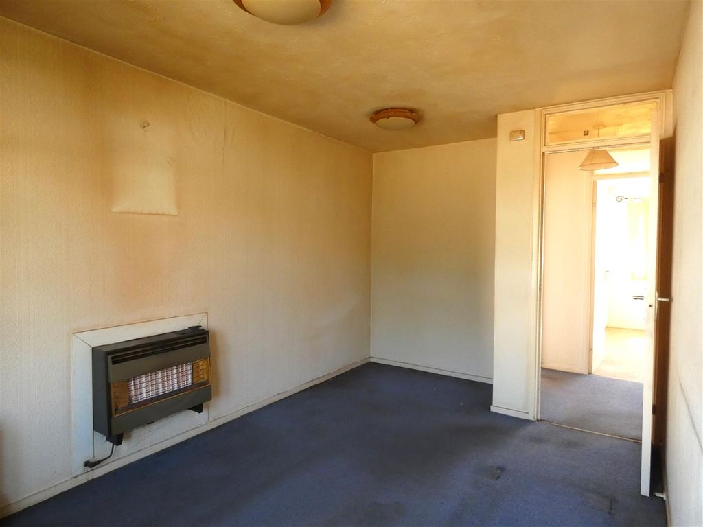 Property photo 3 of 10 Lounge.Jpg