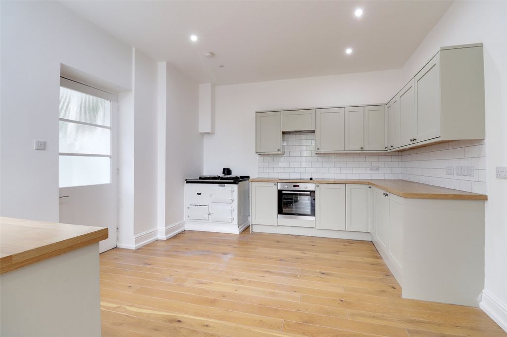 Property photo 2 of 15 Picture No. 02