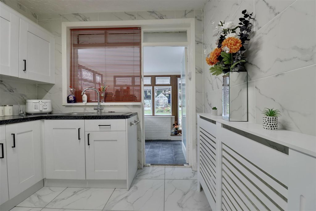 Property photo 3 of 22 Kitchen