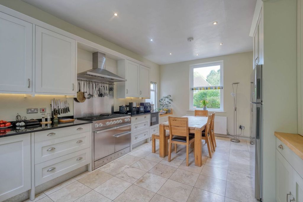 Property photo 3 of 33