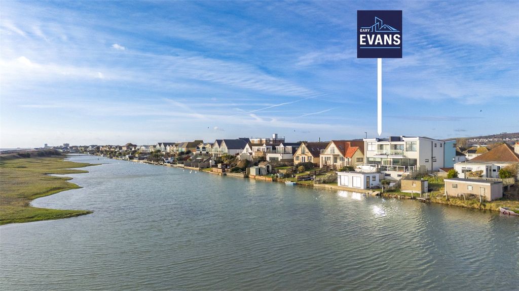 Property photo 3 of 37 Picture No. 11