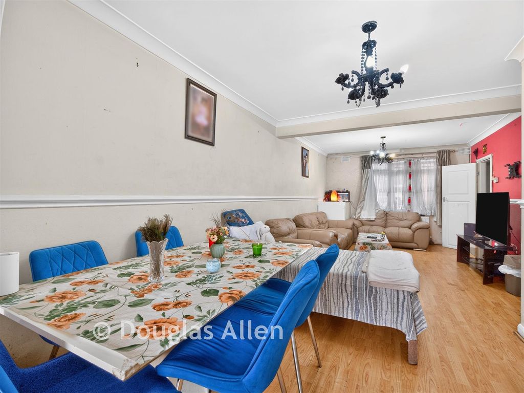 Property photo 2 of 16 Lounge/Dining Area
