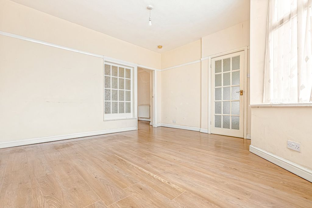 Property photo 2 of 24