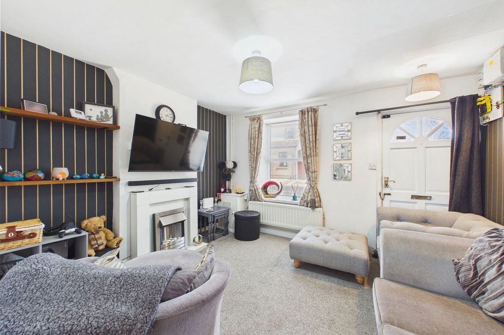 Property photo 2 of 11