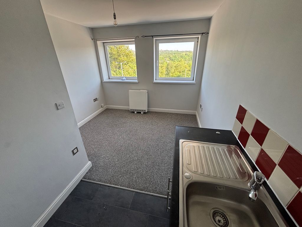 Property photo 1 of 10 Balcony