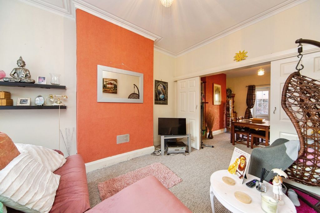 Property photo 3 of 15 Pbox-Img.Jpg