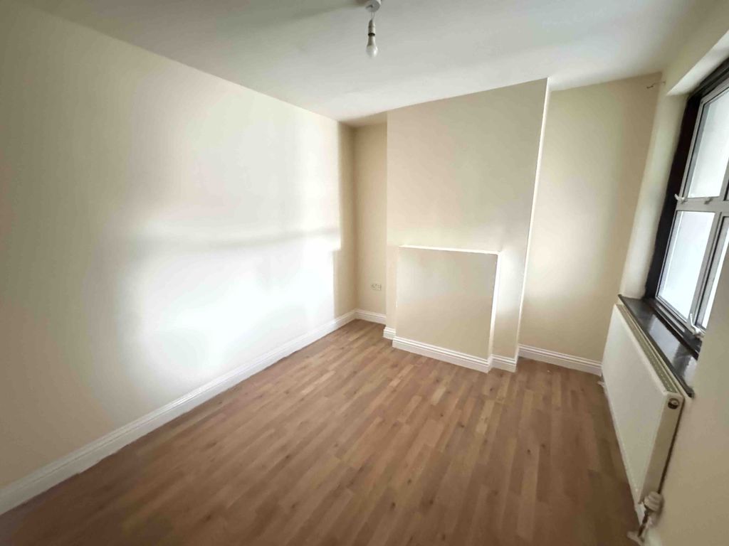 Property photo 2 of 8 Gallery