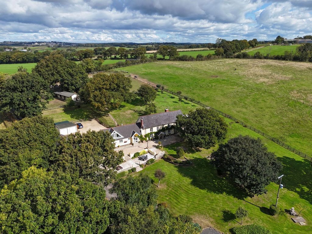 Property photo 3 of 47