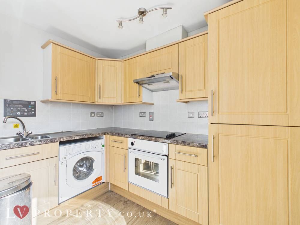 Property photo 2 of 11 Giraffe360-Still011