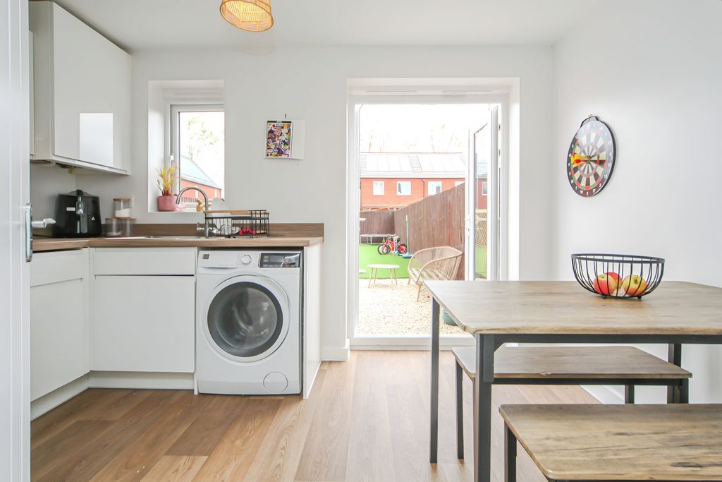 Property photo 2 of 30 Kitchen Diner