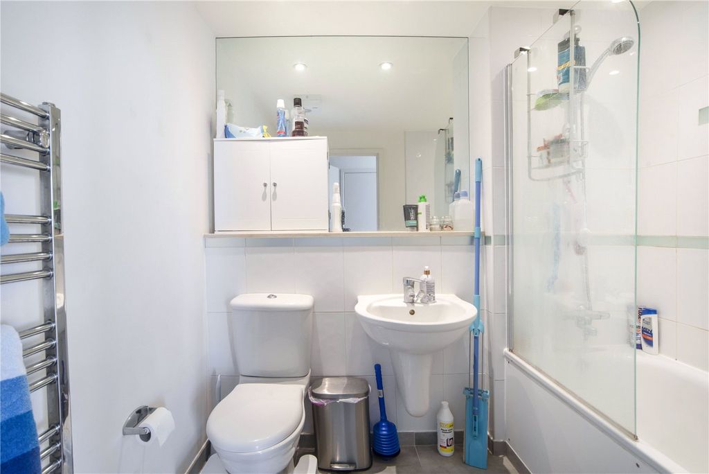 Property photo 3 of 10 Bathroom