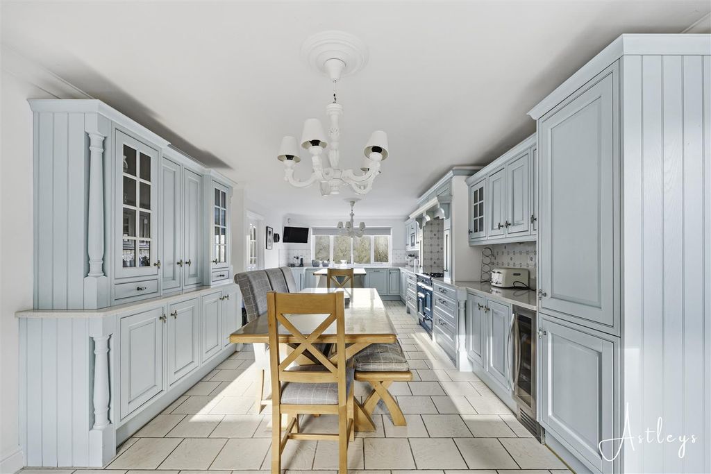 Property photo 3 of 46 Kitchen/Breakfast Room