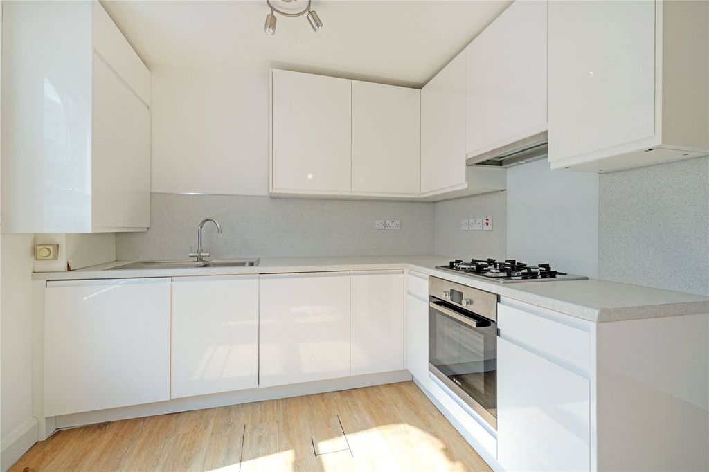 Property photo 2 of 11 Kitchen