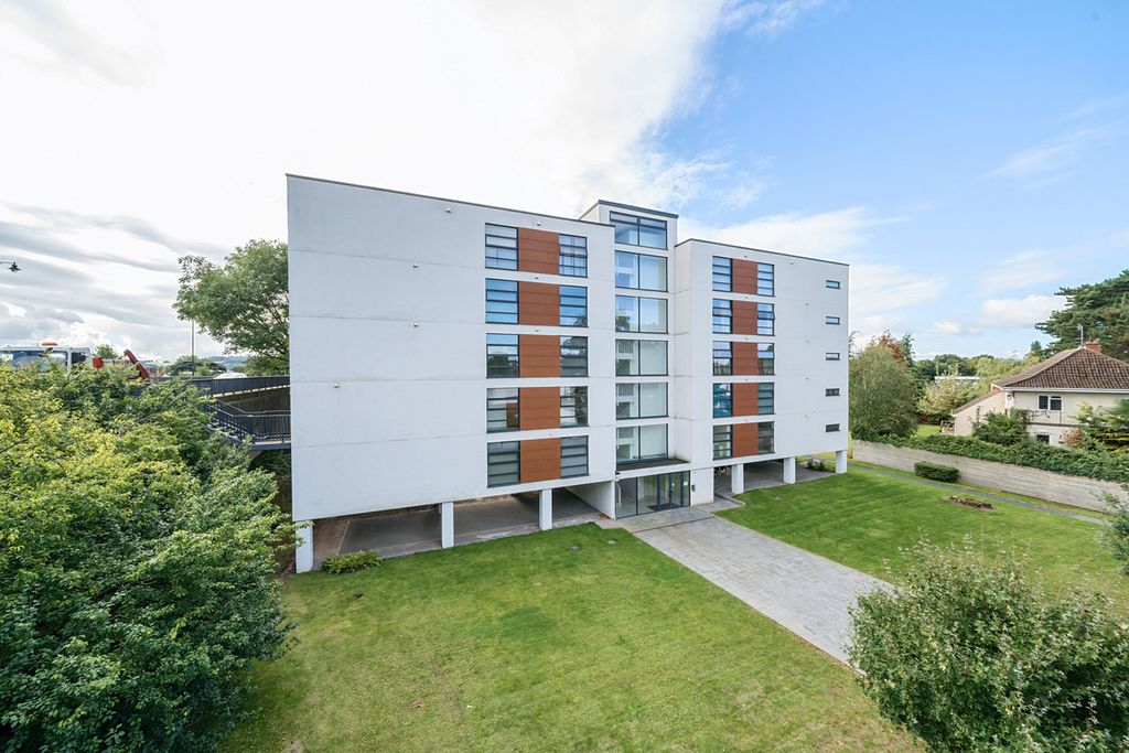 Property photo 2 of 26