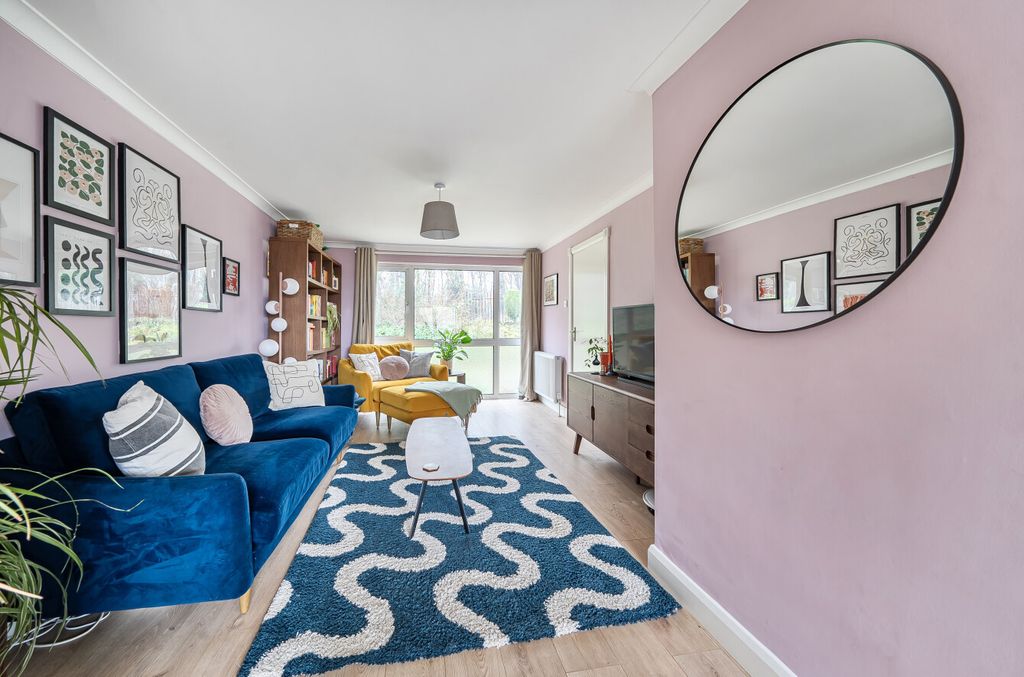 Property photo 3 of 23 Lounge