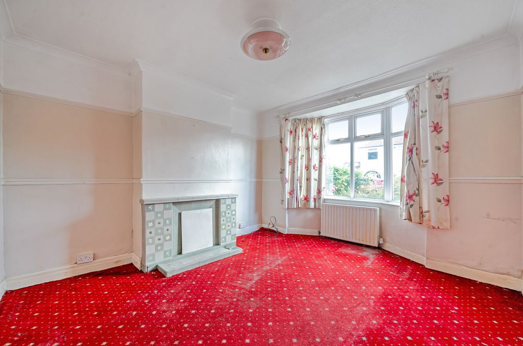 Property photo 3 of 11 1330303-4-6889Eb4...