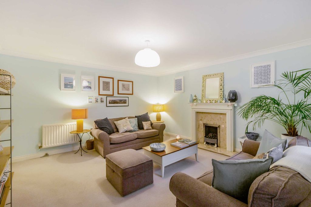 Property photo 2 of 31