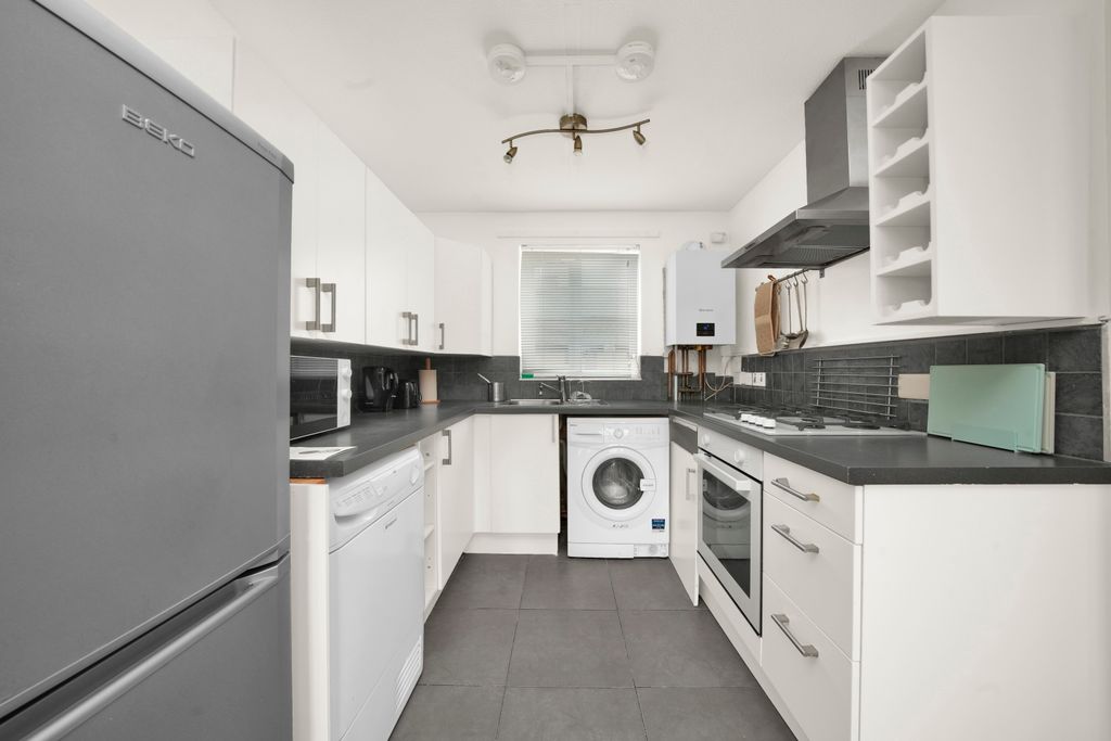 Property photo 3 of 8 Picture No. 12