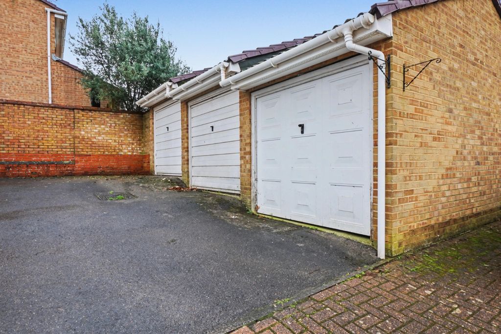 Property photo 2 of 9 4695017