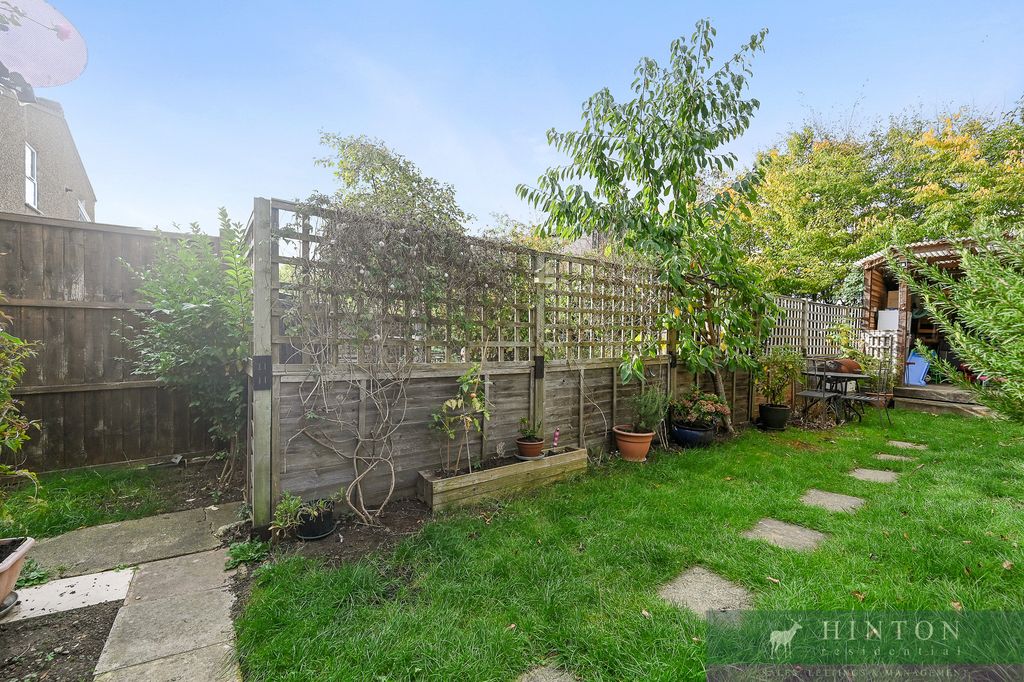 Property photo 3 of 11 7